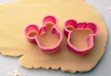 Disney Mickey Mouse & Minnie Mouse cookie cutter