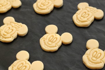 Disney Mickey Mouse & Minnie Mouse cookie cutter
