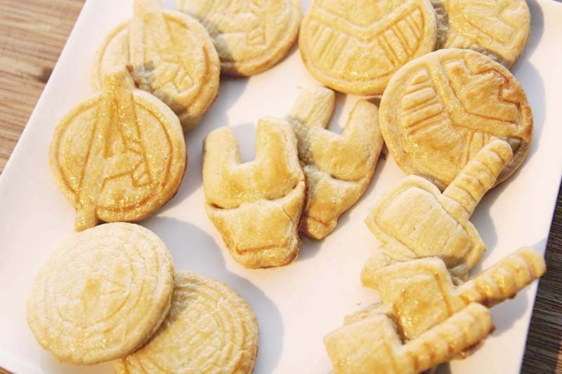 Maak je eigen Superheld koekjes - 04 Koekjes gebakken