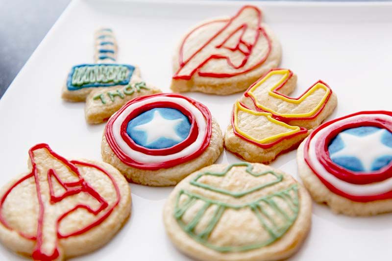 Maak je eigen Superheld koekjes - 06 Superhelden koekjes gebakken en versierd